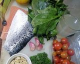 Foto del paso 2 de la receta: Salmón marinado en naranja, sobre cama de espinacas y patacón