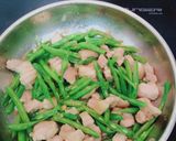 Hình bước làm 2 của món Đậu cove non xào ba rọi