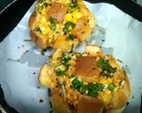 A picture of step 4 of Cheesy pizza bun.