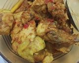 Foto langkah ke 5 dari resep Ayam Bumbu Kuning.