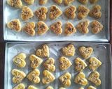 Foto langkah ke 8 dari resep Garlic Cheesy Butter Cookies.