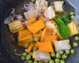 Foto langkah ke 2 dari resep Bening Bayam Labu Kuning.
