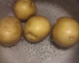 A picture of step 1 of Porcini and potato pie.