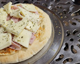 Foto del paso 5 de la receta: Pizzeta de pan de pita con hummus