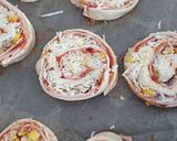 Sonkás-kukoricás pizzáscsiga recept fázis 1 fotója