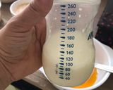 Hình bước làm 1 của món Bánh flan bơ - bữa ăn phụ cho bé
