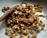 Foto langkah ke 1 dari resep Mamaci Kerang Oseng Kecap.
