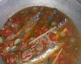 Foto langkah ke 3 dari resep Asem2 pedas pindang layang bumbu iris.