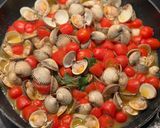 A picture of step 8 of Cockles, mini tomatoes, pasta.