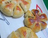 A picture of step 8 of Chicken flower buns.