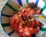 Foto del paso 3 de la receta: Ensalada de habitas baby en aceite con anchoas en conserva