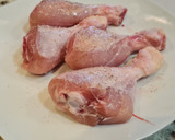 Foto del paso 2 de la receta: Jamoncitos de pollo guisados con verduras
