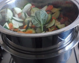 Foto del paso 2 de la receta: Cuscús con verduras y gambas al vapor