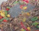 Foto langkah ke 3 dari resep Beef Slice Tumis Paprika.