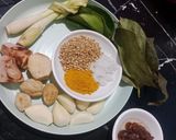 Foto langkah ke 2 dari resep Ayam Goreng Kremes.
