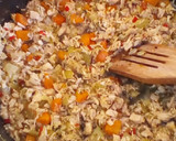 Foto del paso 4 de la receta: Tarta de pollo y zapallitos "en dieta"