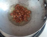 A picture of step 2 of Mixd dryfruit makhana namkeen.