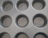 Foto langkah ke 5 dari resep Bakery Style Vanilla Chocochips Muffin.