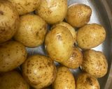 A picture of step 1 of Baby potatoes fry.