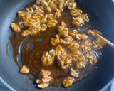 Foto del paso 6 de la receta: Torta con base de coco, bizcochuelos y praliné de nueces