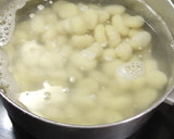 Foto del paso 2 de la receta: Gnocchi 🥔, champiñones 🍄, salsa de trufa y crujiente jamón