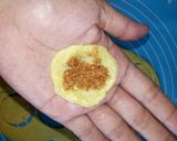 Foto langkah ke 6 dari resep Pastel Mini Isi Abon Super Renyah.
