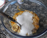 Foto del paso 1 de la receta: Muffins de banana rellenos de dulce de leche