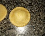 A picture of step 4 of Circled mini meatpies.