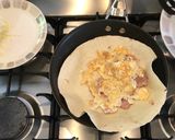 รูปขั้นตอนการทำที่ 2 ของ Ham cheese Tortilla wrap / ทอร์เทียไส้ทะลัก สไตล์ฝรั่ง easy breakfast