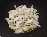 A picture of step 4 of Mushroom pasta.
