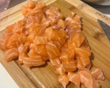 Foto del paso 1 de la receta: Tartar de salmón con papaya y aguacate