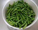 A picture of step 1 of Green beans with tofu.