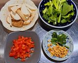 Hình bước làm 1 của món Bún trộn ức gà eat clean