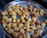A picture of step 4 of Pudina Pani Phulki.