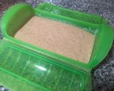 Foto del paso 4 de la receta Bizcocho integral con nueces en lekue en 5 minutos