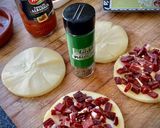 Foto del paso 1 de la receta: Aperitivos rápidos: Provolone con ibérico, Tostas de mantequilla con ajo & Mini brochetas vegetales