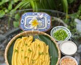 Hình bước làm 3 của món Khoai mì hấp, cán sợi, nước cốt dừa