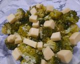 Foto del paso 2 de la receta: Brócoli a los 3 quesos para comer frío o tibio