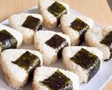 Foto langkah ke 5 dari resep Onigiri Tuna Mayo.