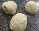 Foto langkah ke 7 dari resep Pizza homemade empuk.