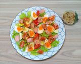 Hình bước làm 3 của món Salad xúc xích, trứng gà
