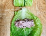 Hình bước làm 3 của món Canh Bắp Cải Sú Cuộn Thịt