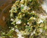 A picture of step 3 of Palak pakoda.