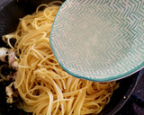 Foto del paso 4 de la receta: Espaguetis con rape y alga nori