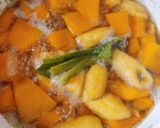 Foto langkah ke 4 dari resep Kolak Labu Pisang.