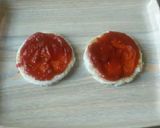 A picture of step 3 of Bread pizza without oven.