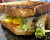 Foto del paso 2 de la receta: Sándwich de Salmón ahumado, queso, huevo y palta 😍😍😍!!!!