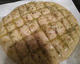 Foto del paso 3 de la receta: Pan de ajo relleno con queso