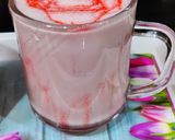 A picture of step 4 of Strawberry milkshake.