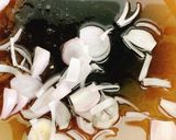 Hình bước làm 2 của món Hoa nở trong vườn - Tôm nõn xào ngô ngọt